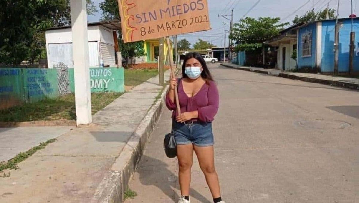 Víctima de acoso, marcha sola en Oteapan por el 8M