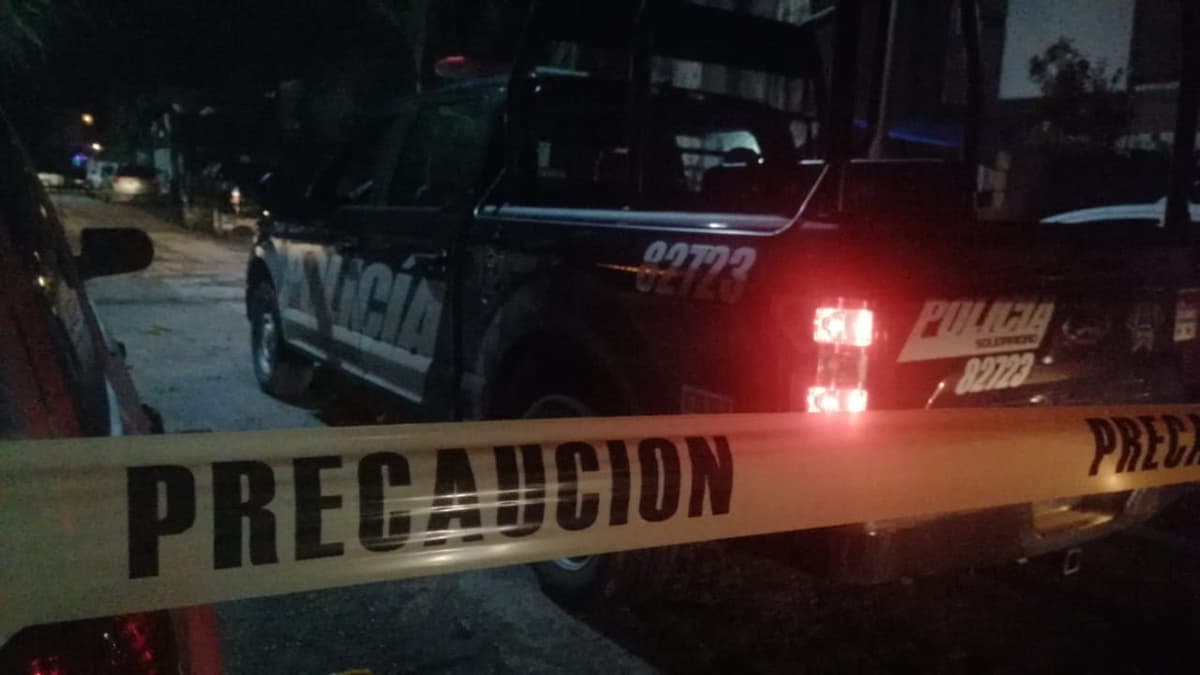 Sicarios motorizados balean a dos policías estatales a dos cuadras de la Quinta Avenida de Playa del Carmen