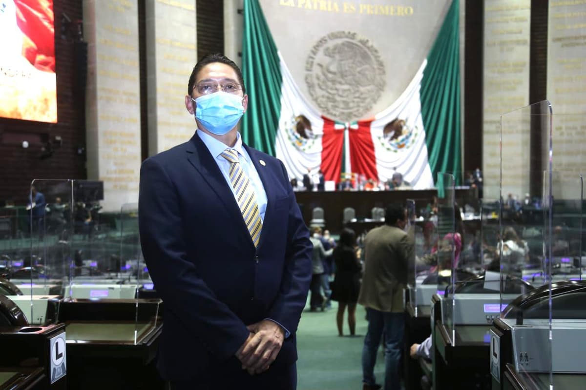 Rinde protesta Victor Aguilar como diputado federal en la LXIV Legislatura ante licencia de Jesús Pool