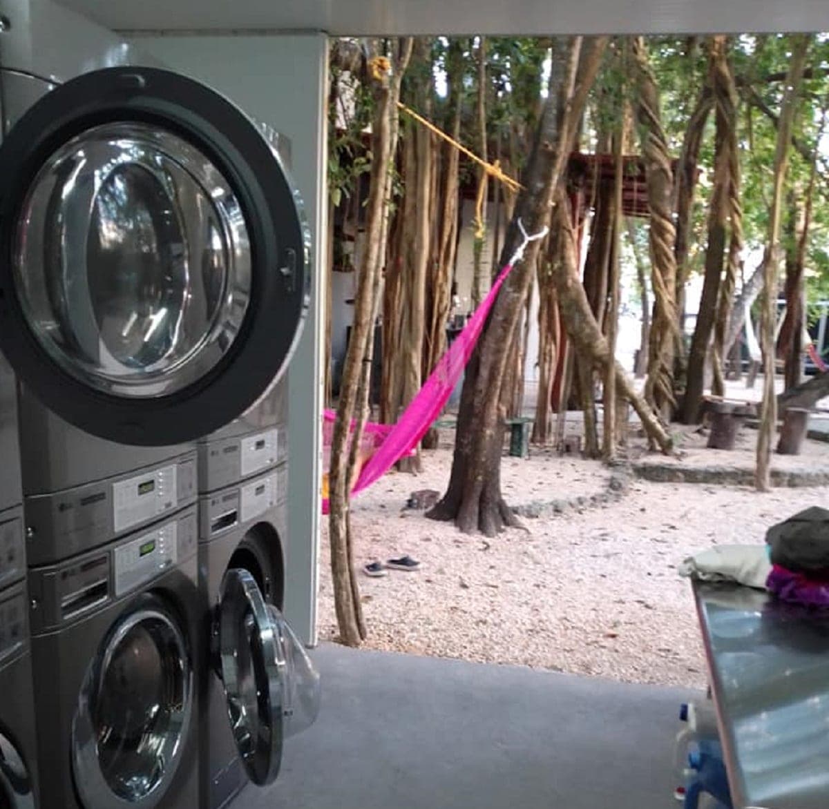 Lavandería en Tulum es ecológica y puedes relajarte en hamaca mientras esperas tu ropa