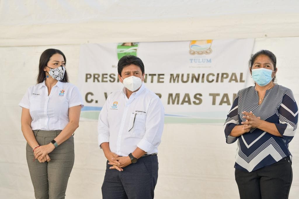 Víctor Mas cumple a los habitantes de Macario Gómez