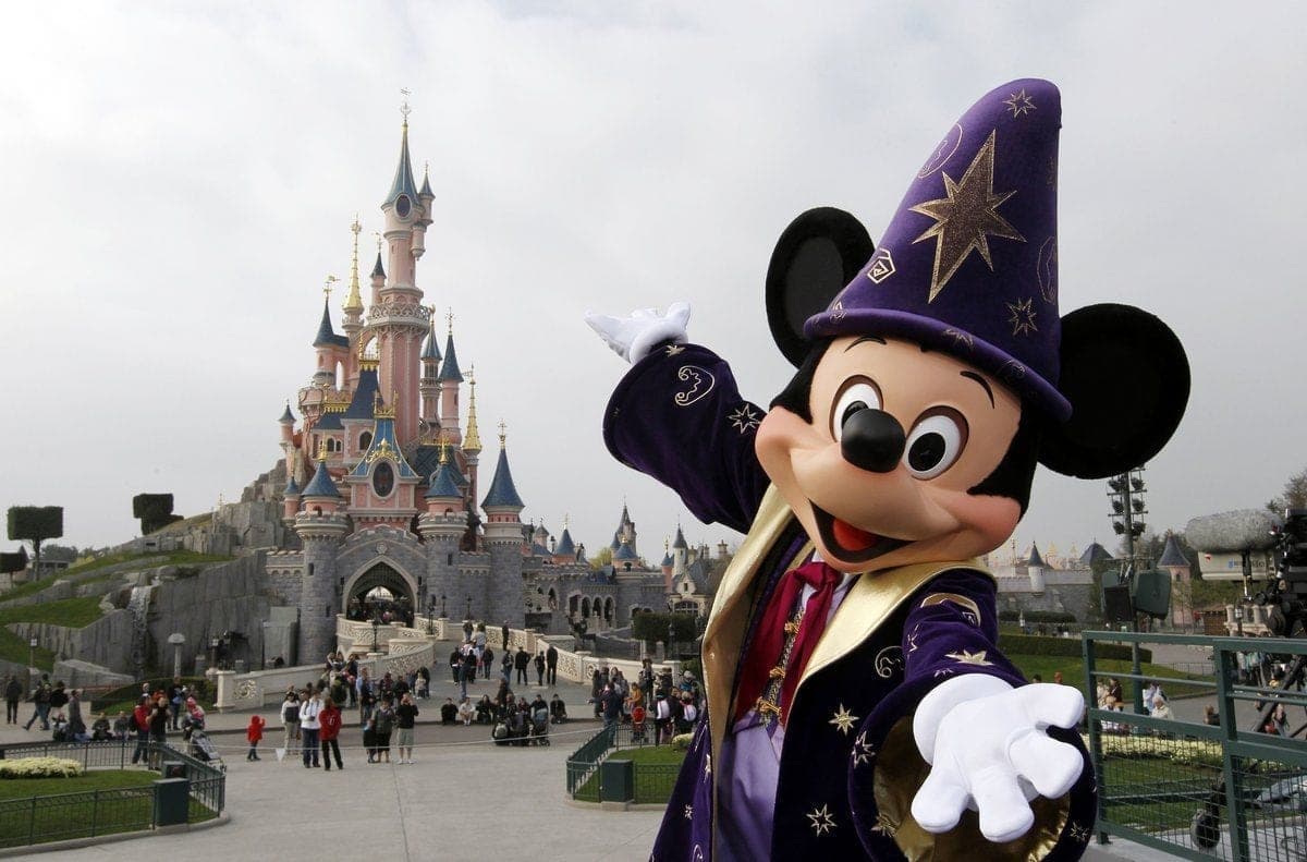 Disneyland París acogerá un gran centro de vacunación