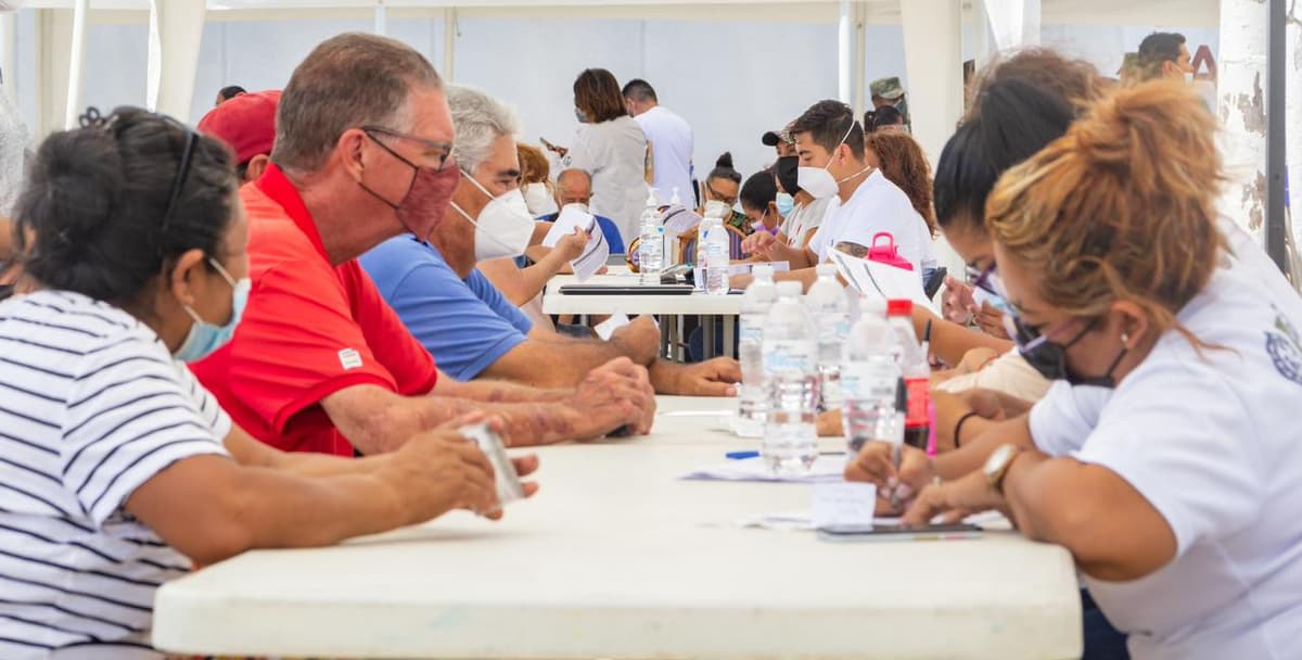 Tercer día de aplicación de la segunda dosis de Covid-19 en Playa del Carmen