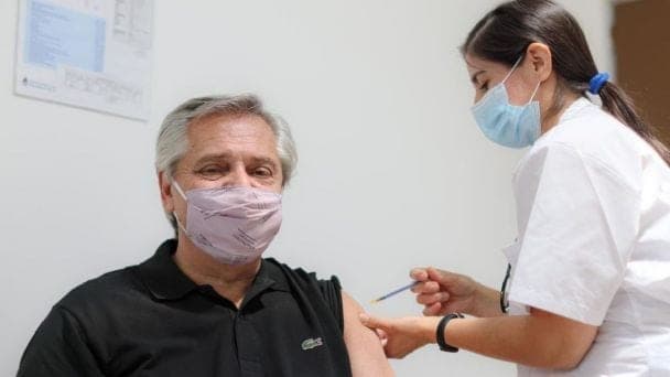 Presidente de Argentina da positivo a covid-19; recibió la vacuna Sputnik V en enero