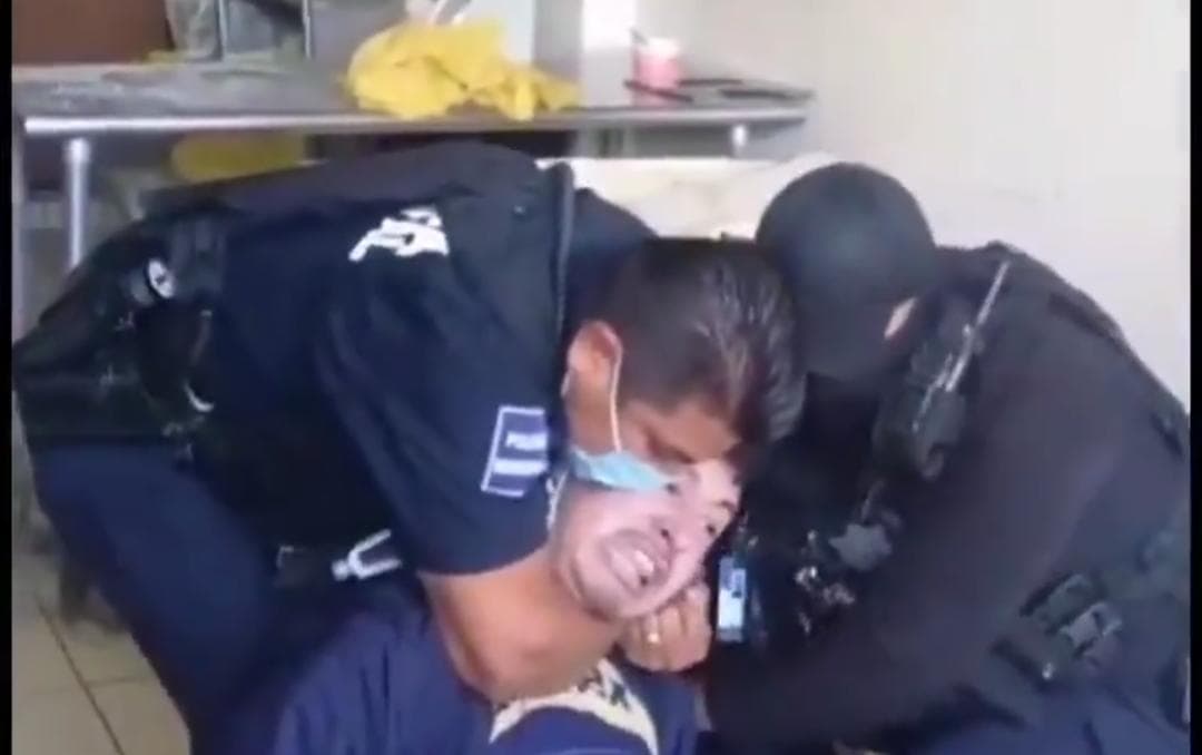 Video: Policías agreden a un ciudadano en Tijuana