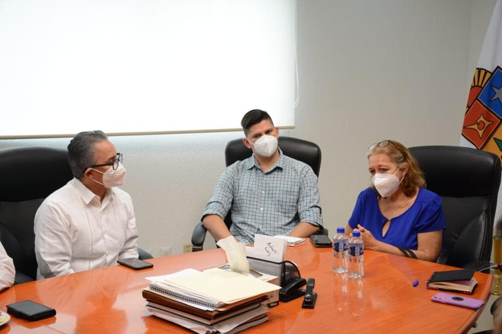 Representantes de los gobiernos federal y estatal brindan atención a la familia de Victoria Salazar