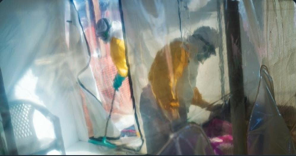 Paciente con ébola muere tras recaída pese a vacuna; infectó a 91 personas