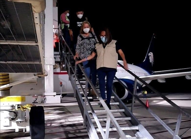 Llegan a Cancún la madre y el hermano de salvadoreña asesinada por policías en Tulum