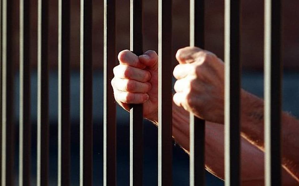 Dan hasta 20 años de cárcel a 14 jóvenes por secuestrar y torturar a una menor