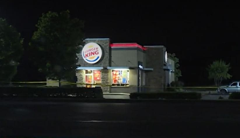 Pareja ataca a balazos un Burger King porque su sándwich de pollo 'estaba muy picante'