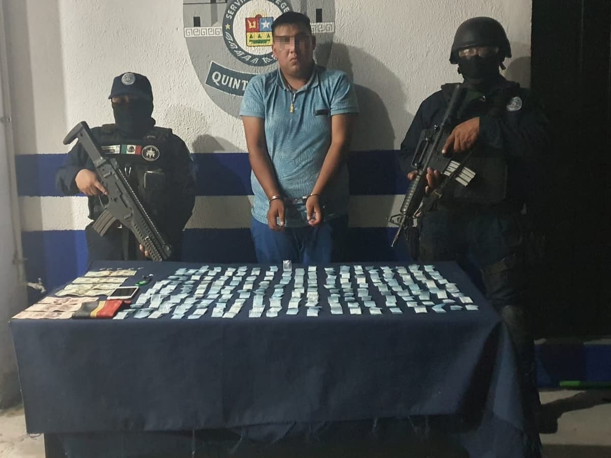 En Tulum detienen a persona en posesión de 200 dosis de polvo blanco, al parecer cocaína