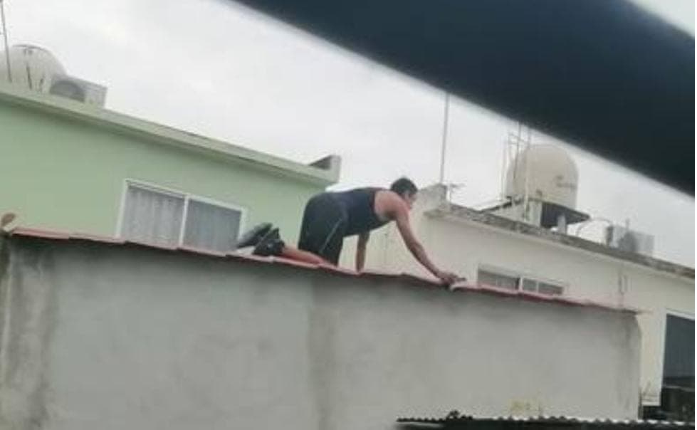 Vecinos detienen a sujeto por robar ropa interior de mujer