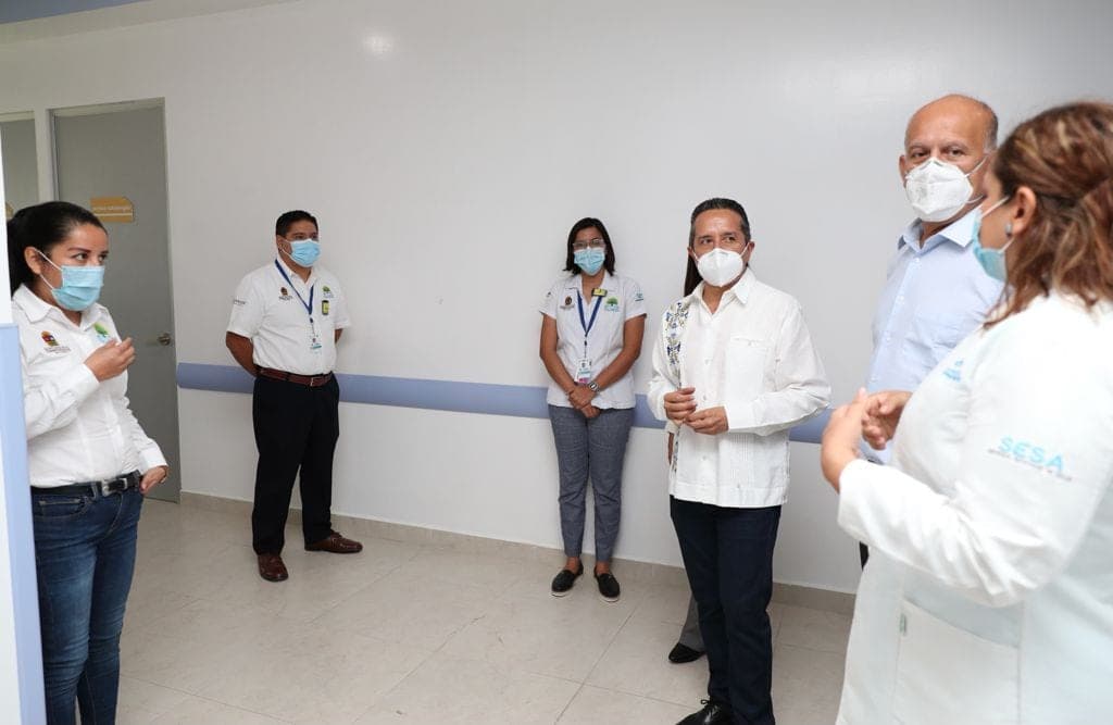 Vacunas para el sector turístico, un logro de Carlos Joaquín