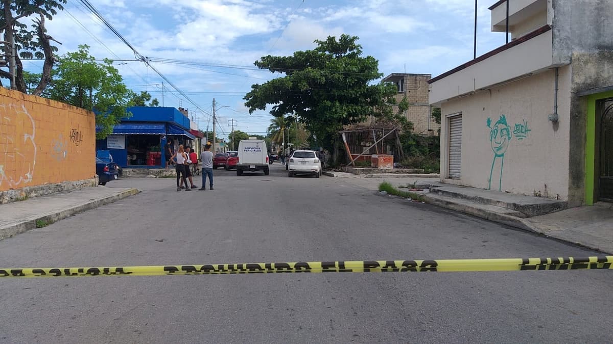 Interceptan y disparan contra un hombre en la SM 101 de Cancún