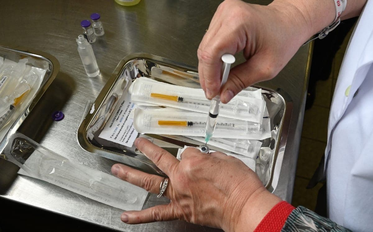 Advierte Cofepris sobre venta de vacunas piratas anti Covid-19