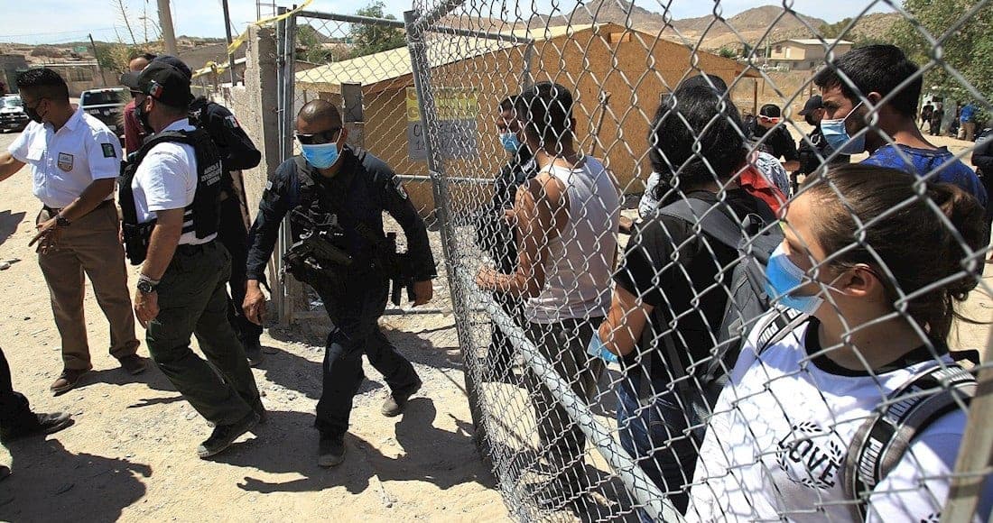 Policías rescatan a 140 migrantes secuestrados en Ciudad Juárez