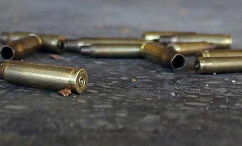 Joven se orina en la fachada de una vivienda de grupo criminal en la CDMX, lo balean