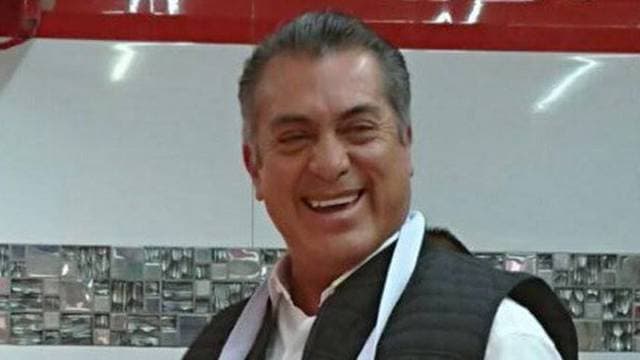 Luego de varios intentos fallidos por no aparecer su nombre en las listas, ‘El Bronco’ pudo votar