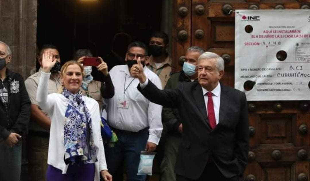 Video: "Que viva la democracia", dice AMLO tras emitir su voto