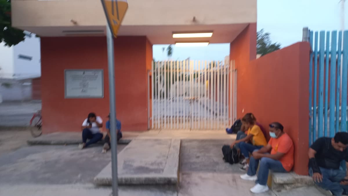 Electores hacen fila desde hoy en casilla de Tulum