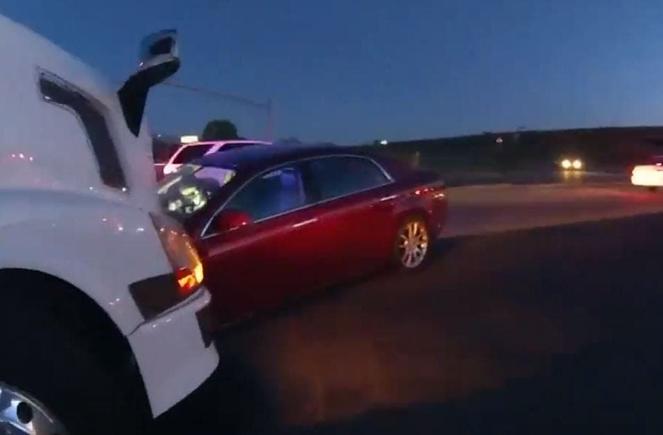 Video: Niña de 9 años 'roba' el auto de su padre para ir a la playa con su hermana de 4 años