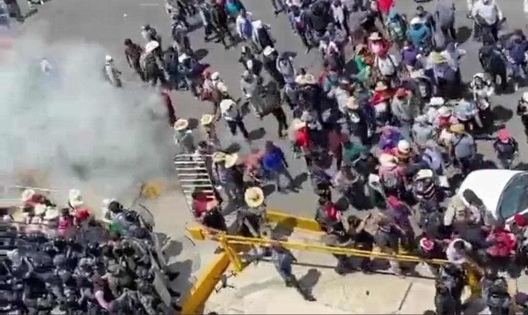 Video: Denuncian violenta represión a manifestantes en Hidalgo