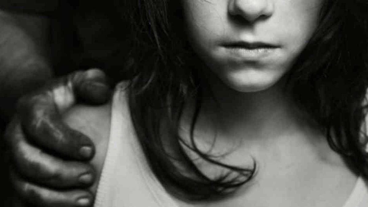 VIDEO: Niño graba a su madre suplicando ayuda tras golpiza de su esposo