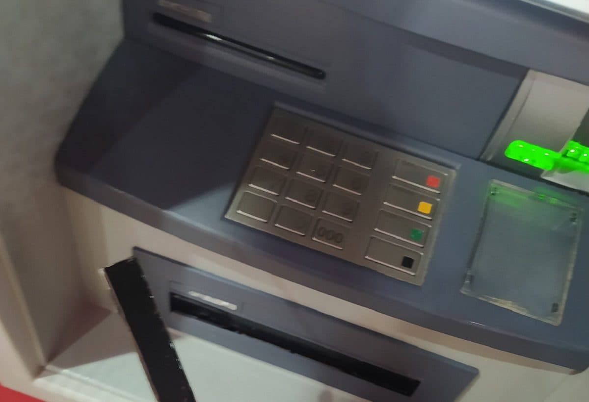 Aumentan casos de trampas para robar efectivo en cajeros automáticos de Playa del Carmen