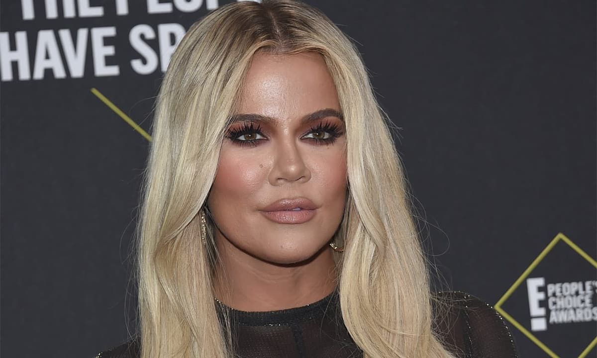 Dedos extra largos: Khloe Kardashian es criticada por retocar exageradamente sus fotos