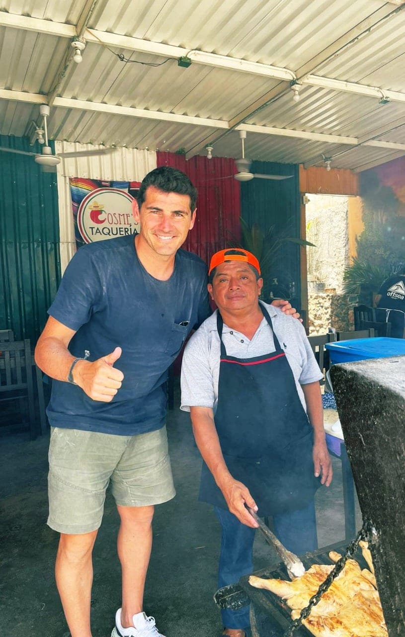Iker Casillas deja 800 pesos de propina en taquería de Akumal