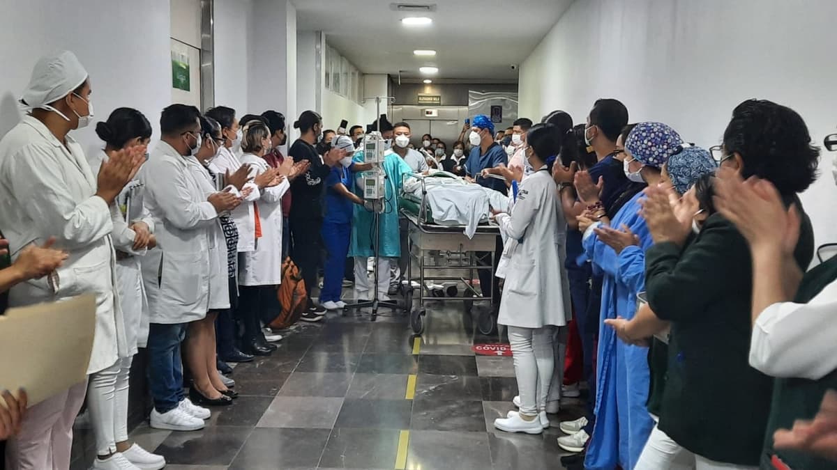 Entre aplausos despiden a Pablo; sus órganos y tejidos salvarán la vida de 106 personas