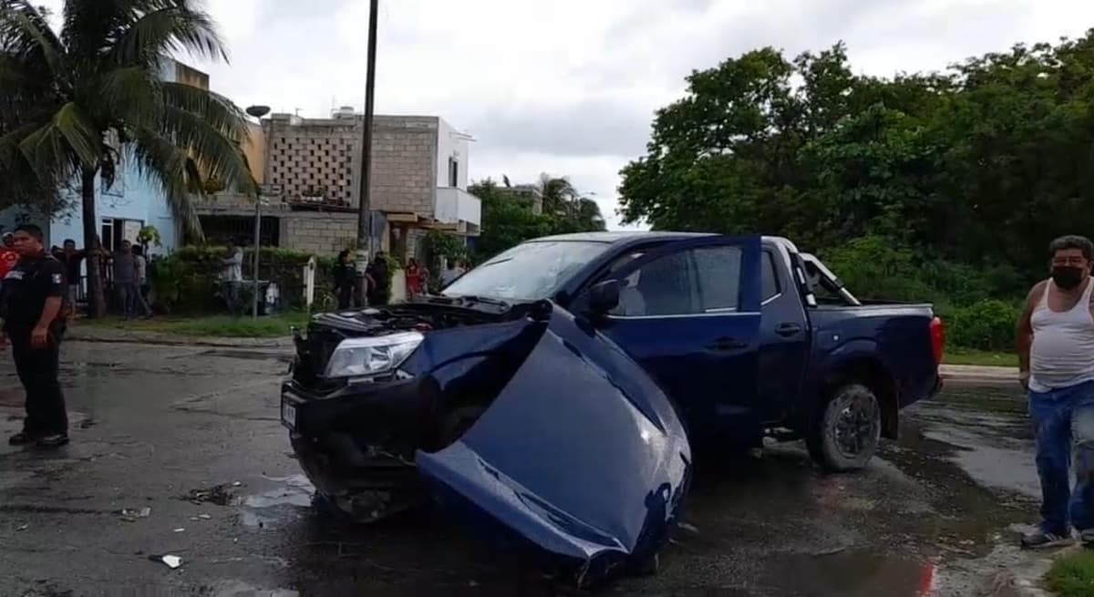 Patrulla choca contra dos coches en Playa del Carmen