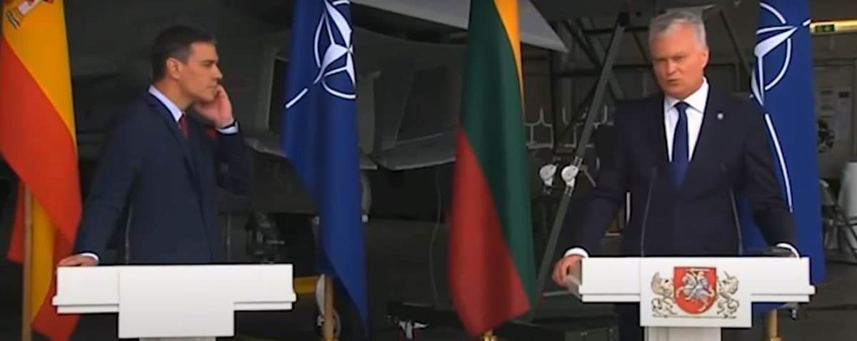 Avión interrumpe rueda de prensa del presidente de España y se activa una alerta