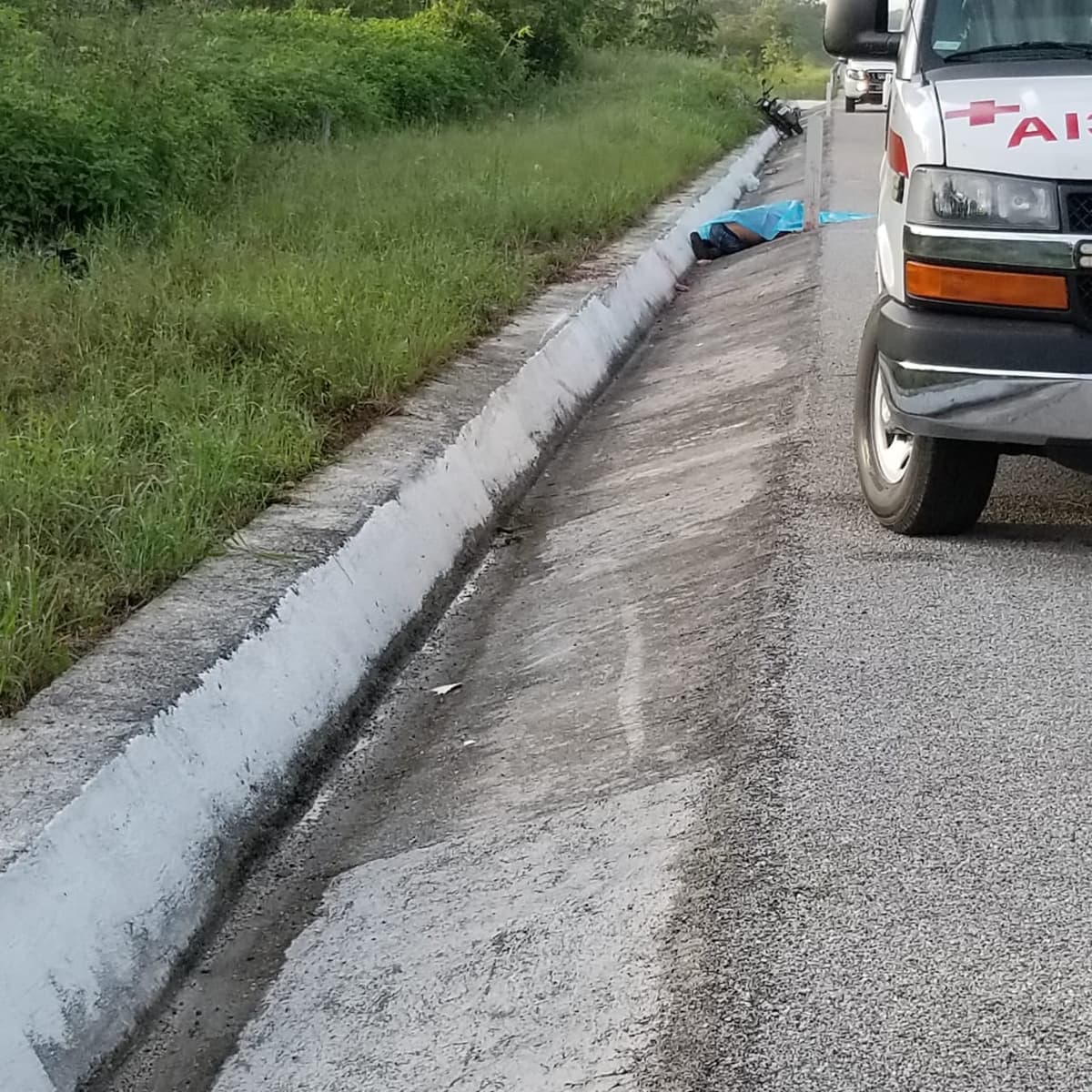 Motociclista muere en carretera de Lázaro Cárdenas
