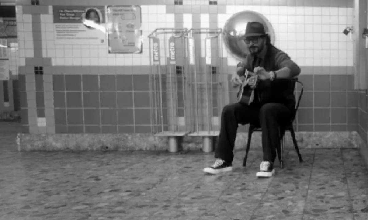 Ricardo Arjona cantó gratis en el metro de Nueva York, pero nadie lo reconoció