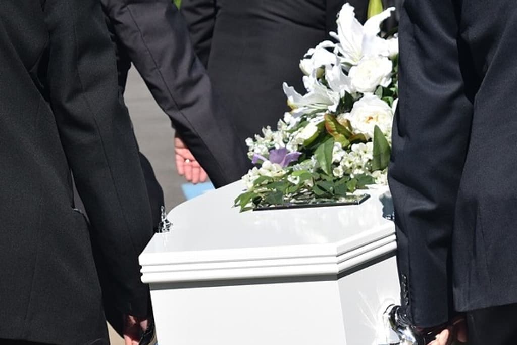 Elementos de Fiscalía sacan cuerpo de un velorio; olvidaron hacerle la autopsia