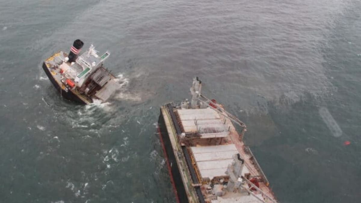 FOTOS: Buque encalla tras partirse en dos y provoca un derrame de petróleo en un puerto de Japón