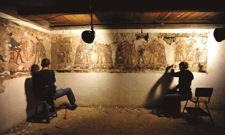 Encuentran murales mayas del siglo XVI bajo el yeso de las paredes de una casa