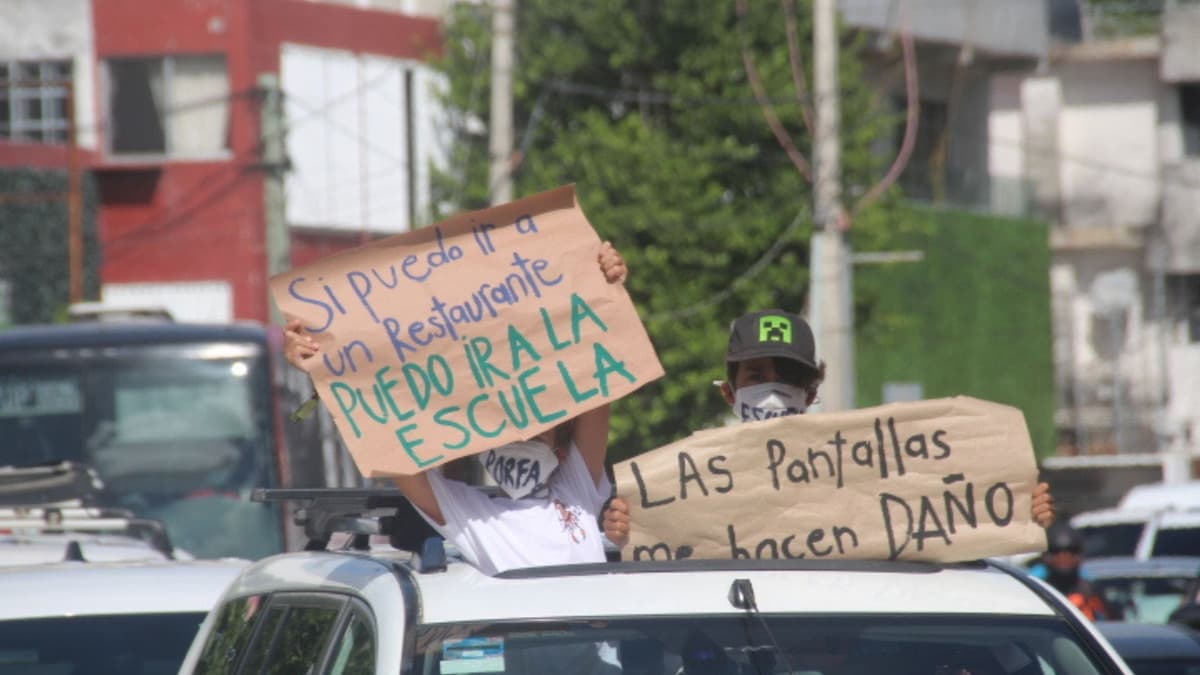 Caravana vehicular: Ciudadanos exigen reapertura de escuelas en Cancún