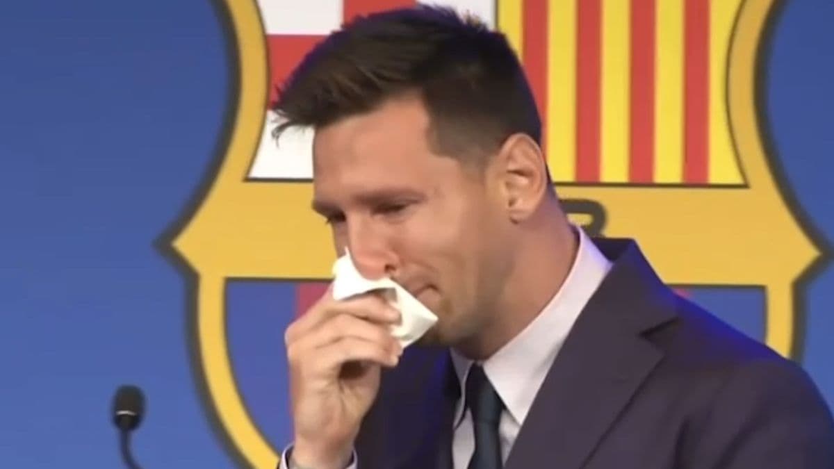 Venden en 1 millón de dólares el 'pañuelo' que usó Messi en su despedida del Barcelona