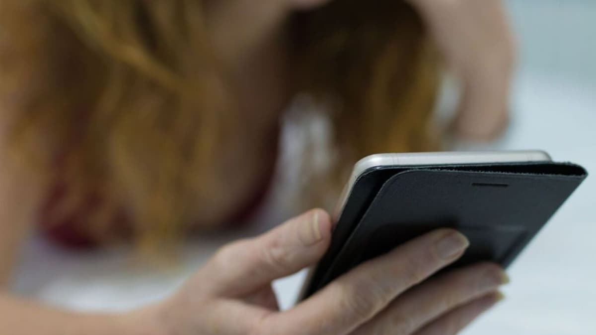 Advierten sobre grupo de menores de edad que comparten nudes a cambio de una calificación