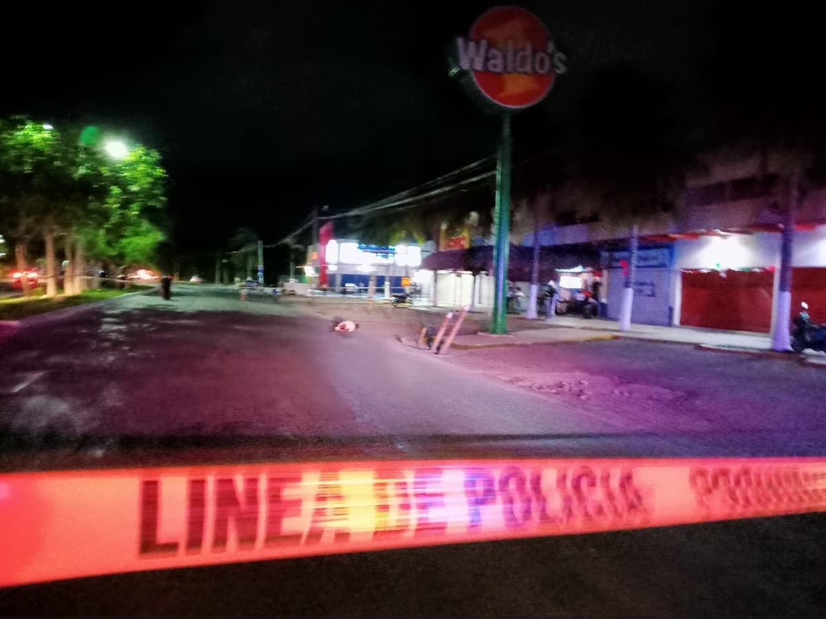 Ejecutan a taxista afuera de bar de Cancún