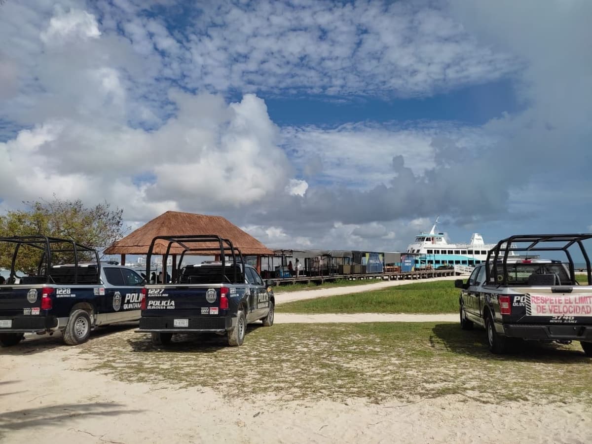 Playa Langosta es para Cancún: Libera la Guardia Nacional playa invadida por palapas y motos acuáticas