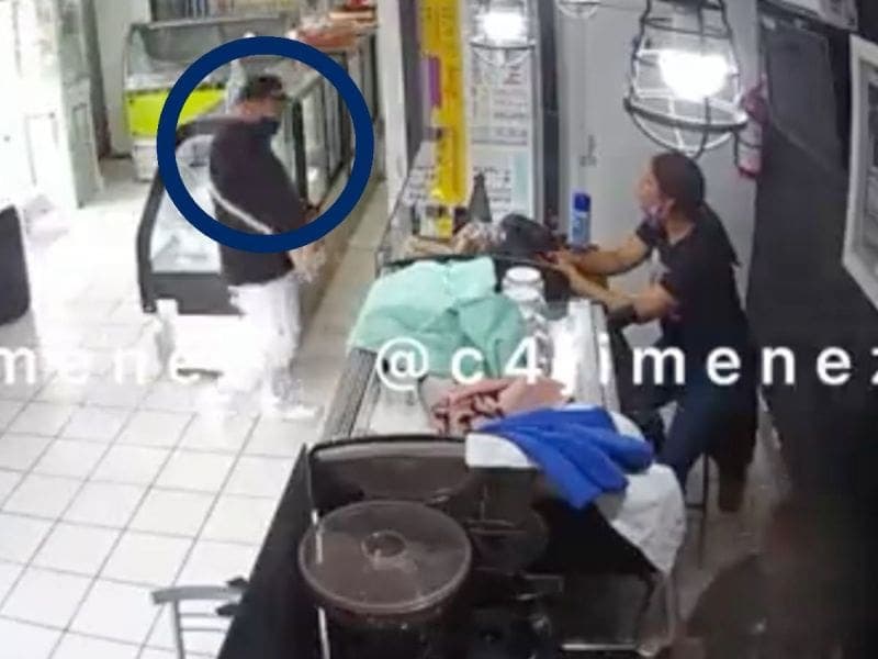 Antisocial es captado en cámara tras violento robo a pastelería en Neza
