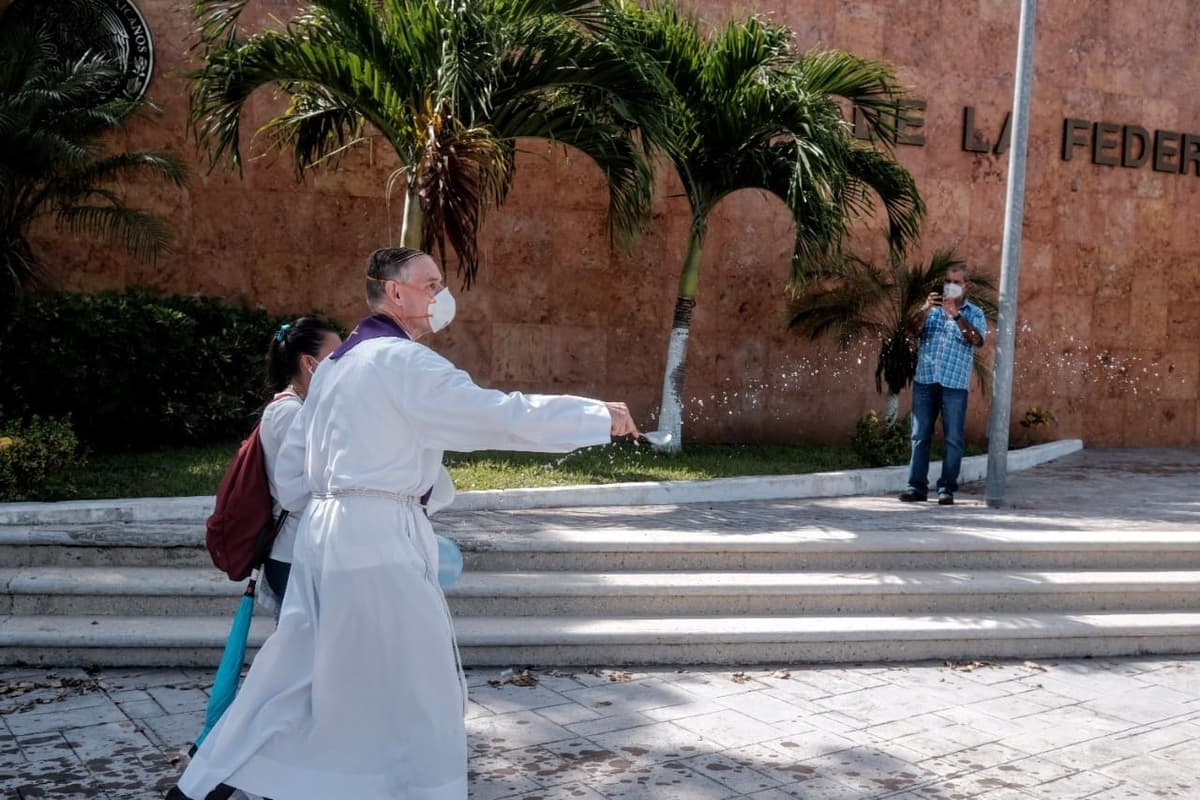 EXORCISMO EN CANCÚN: Padre busca 'sacar el Diablo' a magistrados por tema del aborto