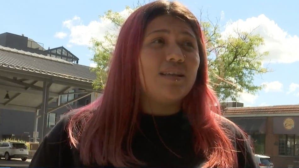 Trabajadora despedida de local de comida por defenderse de un robo a mano armada