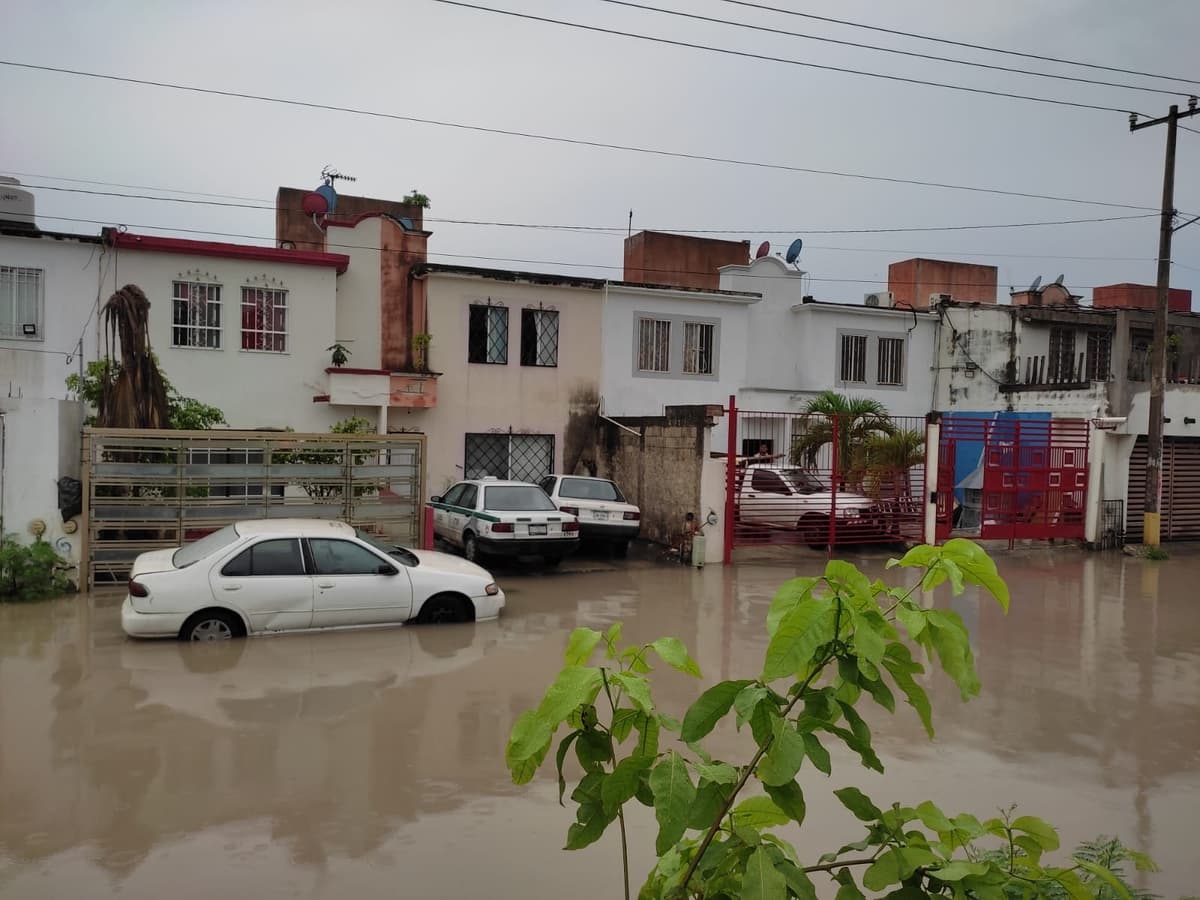 Mata descarga eléctrica a una mujer en calles de Cancún