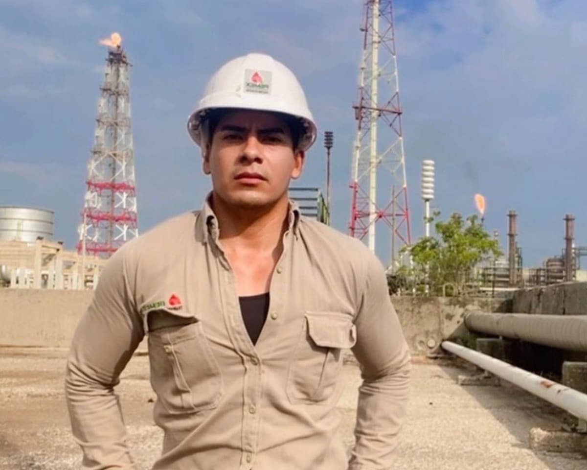 Trabajador de Pemex se defiende ante críticas por ser homosexual: 'Soy gay, ¿y qué?'