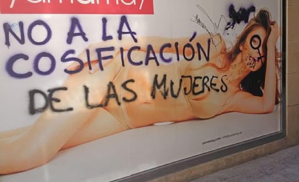 Campaña #NiñaMala2021 de hotel Mala Vecindad en Playa del Carmen COSIFICA A LA MUJER