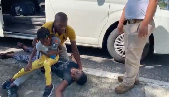 ¡LE HICIERON LO MISMO QUE A VICTORIA SALAZAR! Nuevo caso de brutalidad policiaca contra una mujer migrante